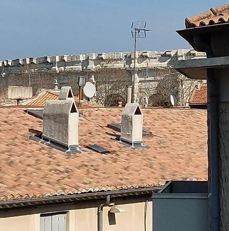 appartement centre ville arènes 4 personne climatise 50m2 cuisine équipée 2 chambres et wifi fibre Nimes Exterior foto