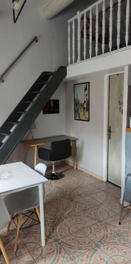 appartement centre ville arènes 4 personne climatise 50m2 cuisine équipée 2 chambres et wifi fibre Nimes Exterior foto